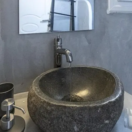 Apartment Modern Naya Escape In Santorini With Captivating Sea Views