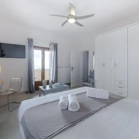 Apartment Modern Naya Escape In Santorini With Captivating Sea Views